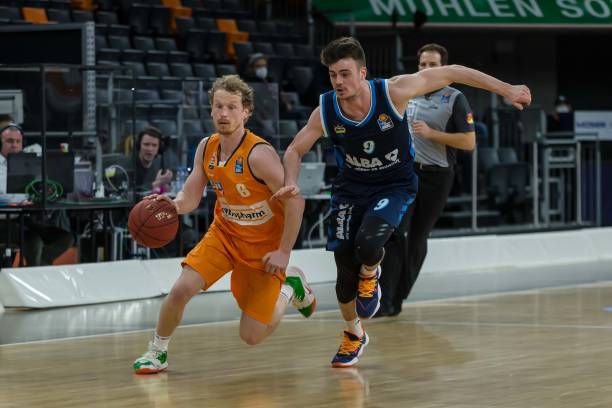 更是不遗余 更是不遗余